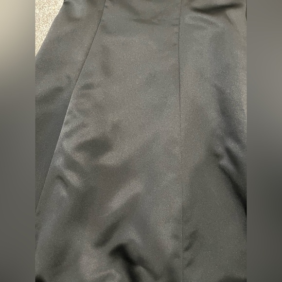 Black silk/satin Bridesmaid/Formal dress - size 0-4 - Picture 3 of 7